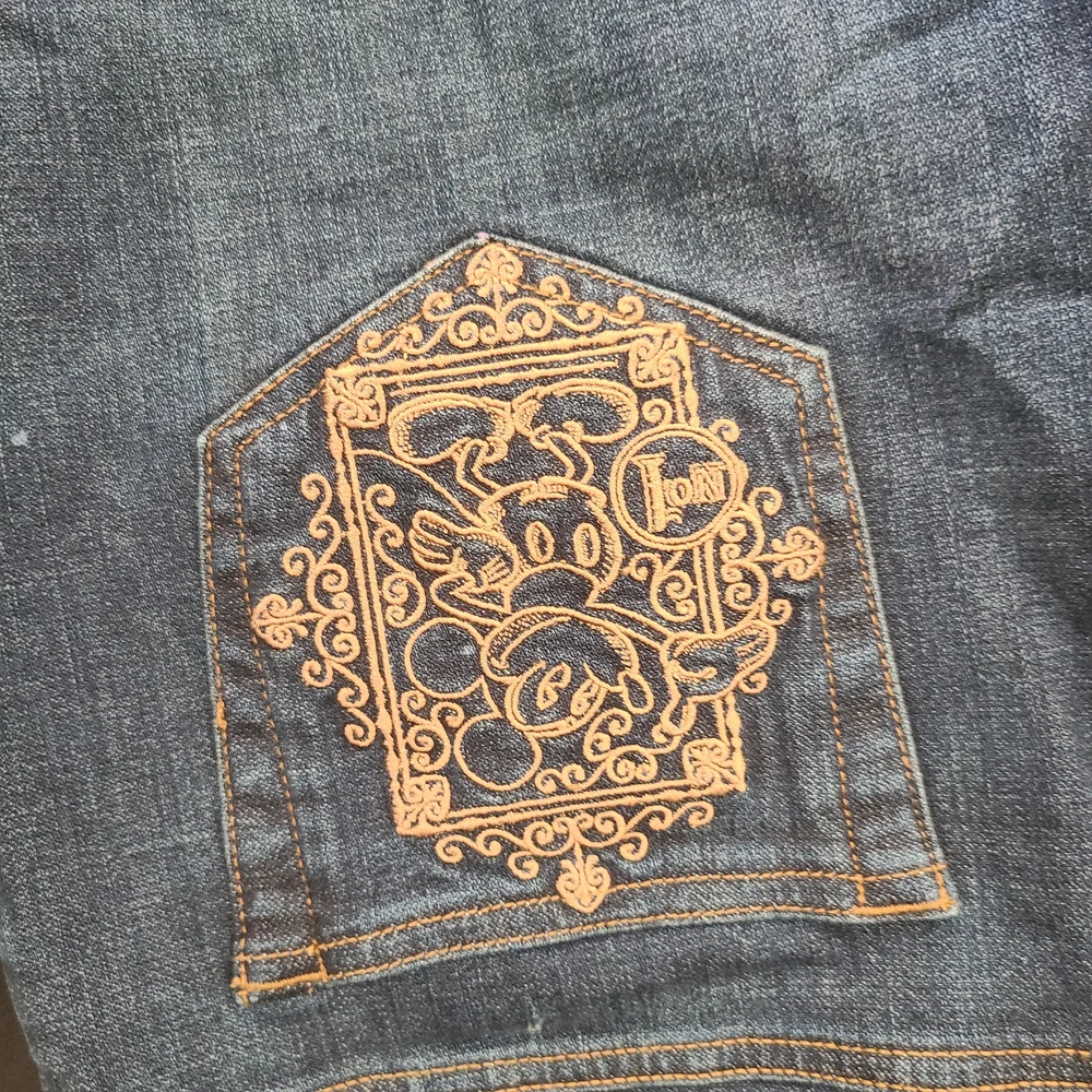 Disney Park Embroidered Authentic Women's Blue Jeans Size 10 Mickey Mouse - Picture 4 of 7